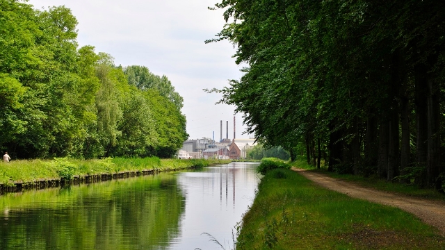 dessel-schoten-canal-with-metallo-belgium-in-the-distance